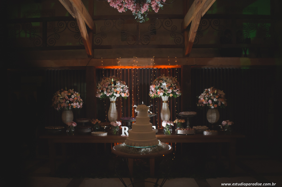 Mesa de bolo de casamento no Mangarito juiz de Fora