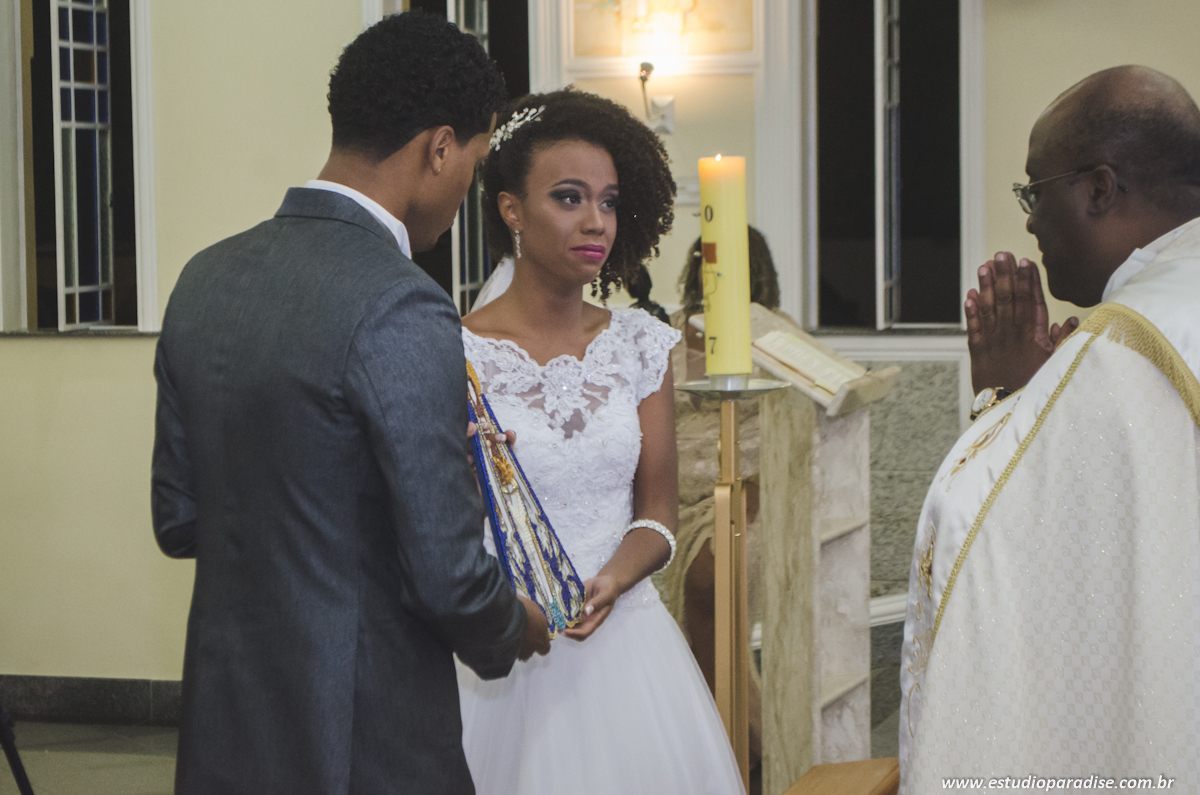 cerimonia religiosa com a imagem de nossa senhora