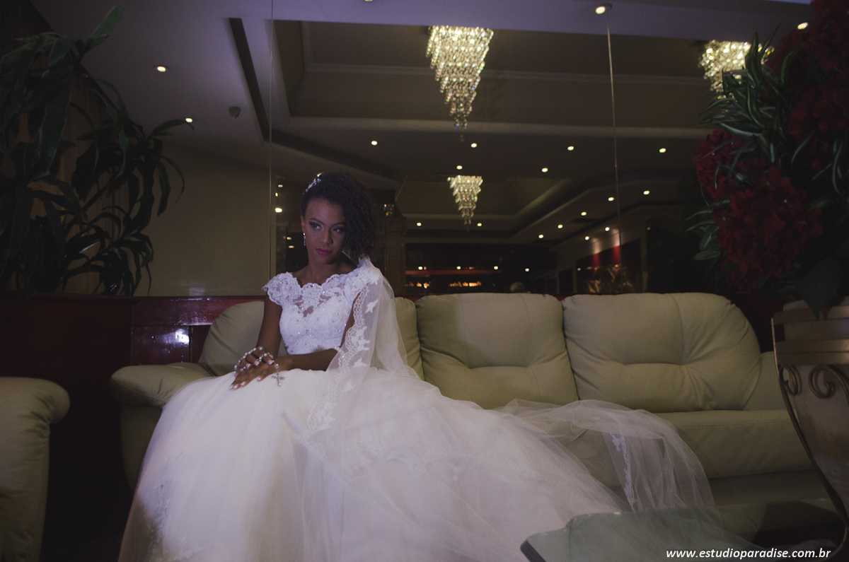 fotos da noiva já vestida antes do casamento