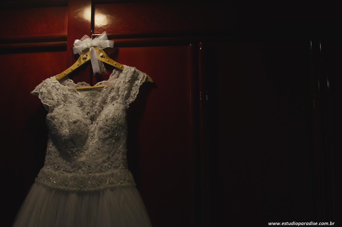 foto do vestido da noiva no making of da noiva