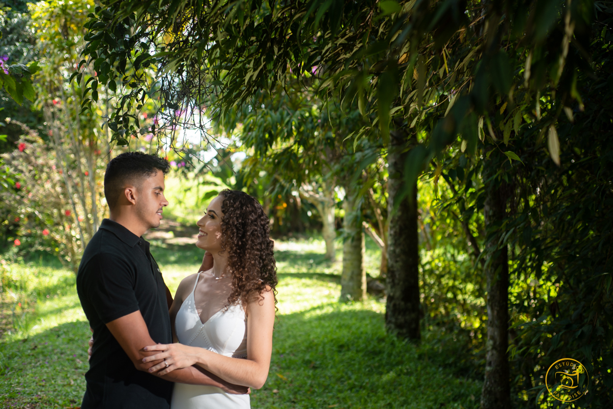 Ensaio em meio a natureza feito pelo Estúdio Paradise