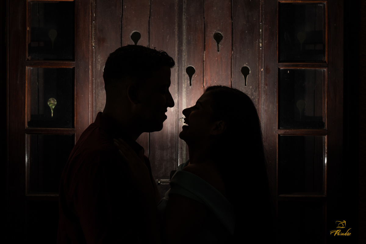 Ensaio Pré Casamento Tayle e Felipe - Estúdio Paradise - imagens de silhueta