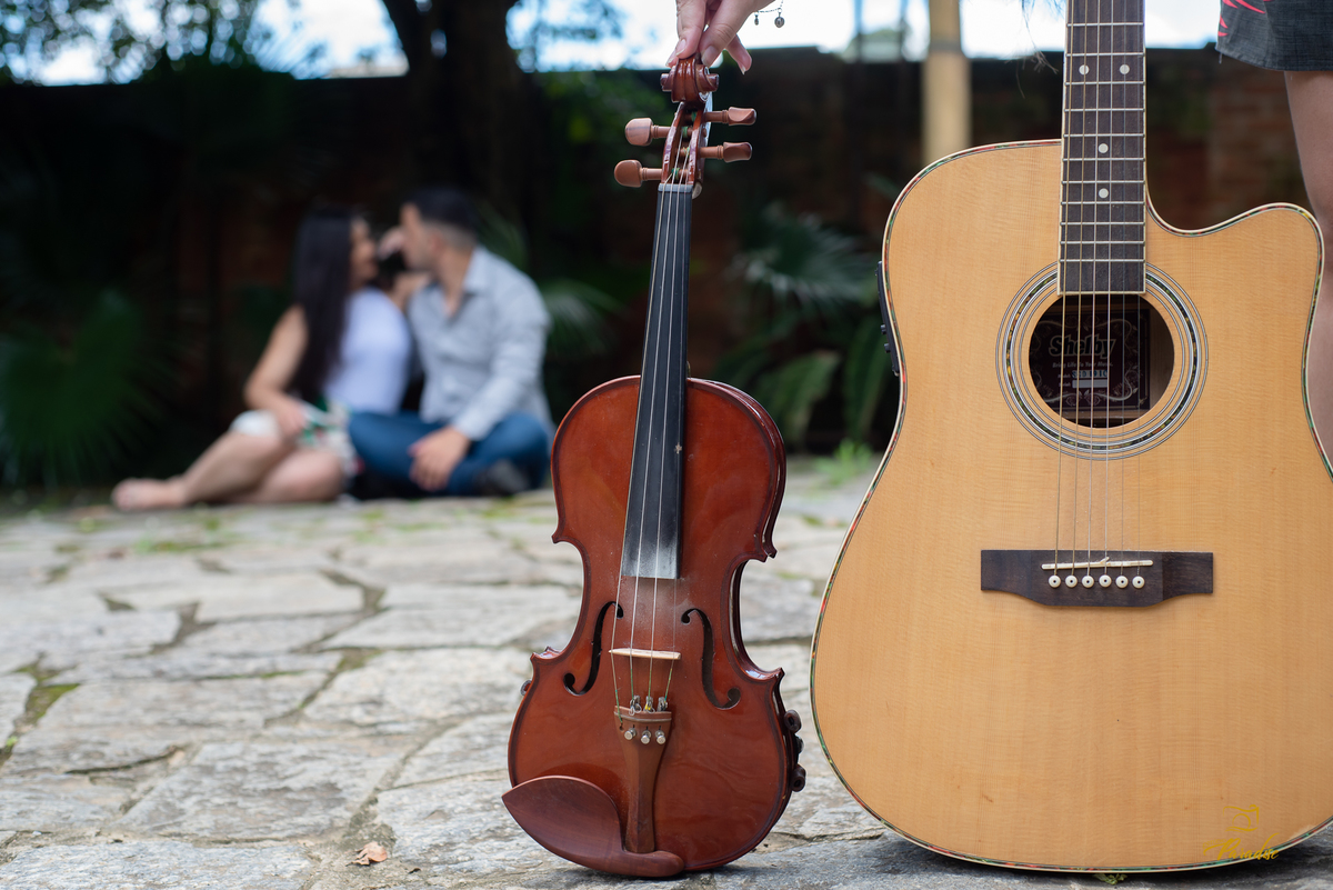 Ensaio pre casamento com instrumentos musicais