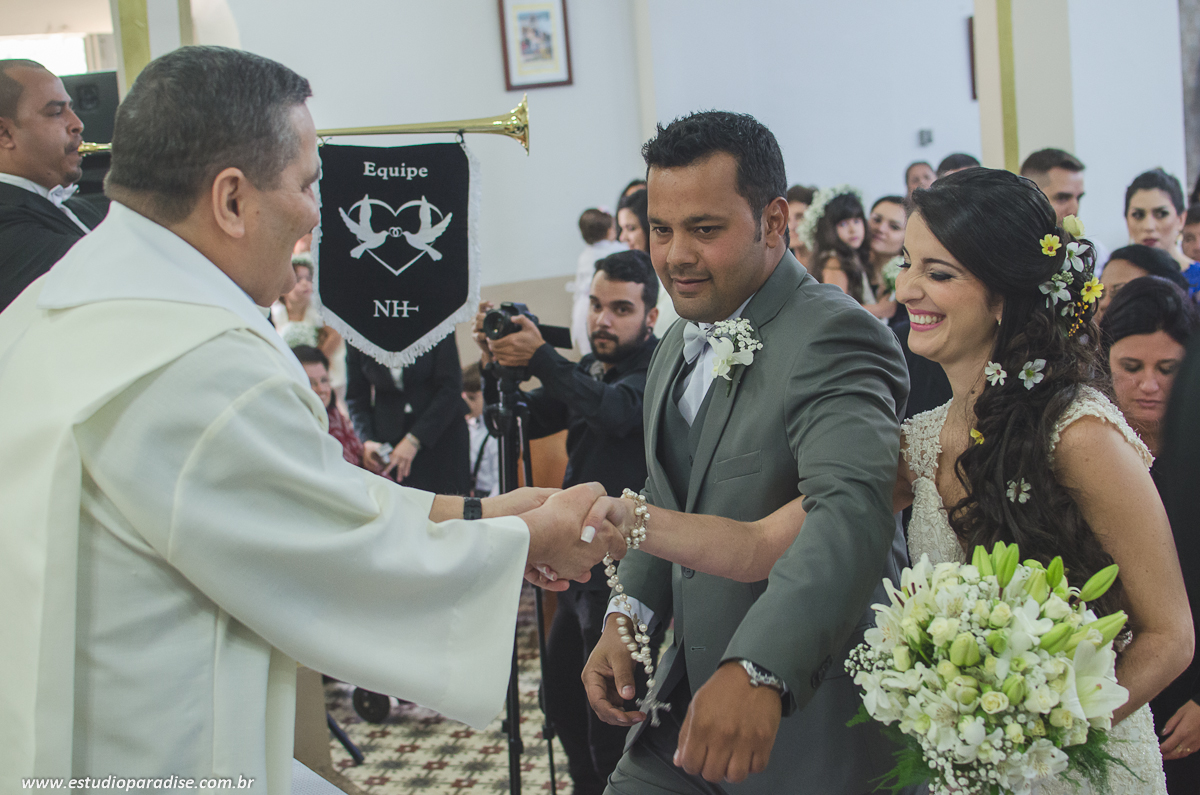 Entrada da Noiva no casamento de dia em Chácara Minas Gerais feito pelo Estúdio Paradise