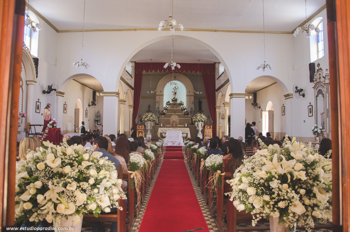 Decoração da Igreja na Cerimônia de dia em Chácara Minas Gerais