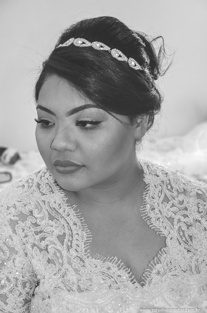 making-of da noiva Masa se preparando para casamento ao ar livre de dia