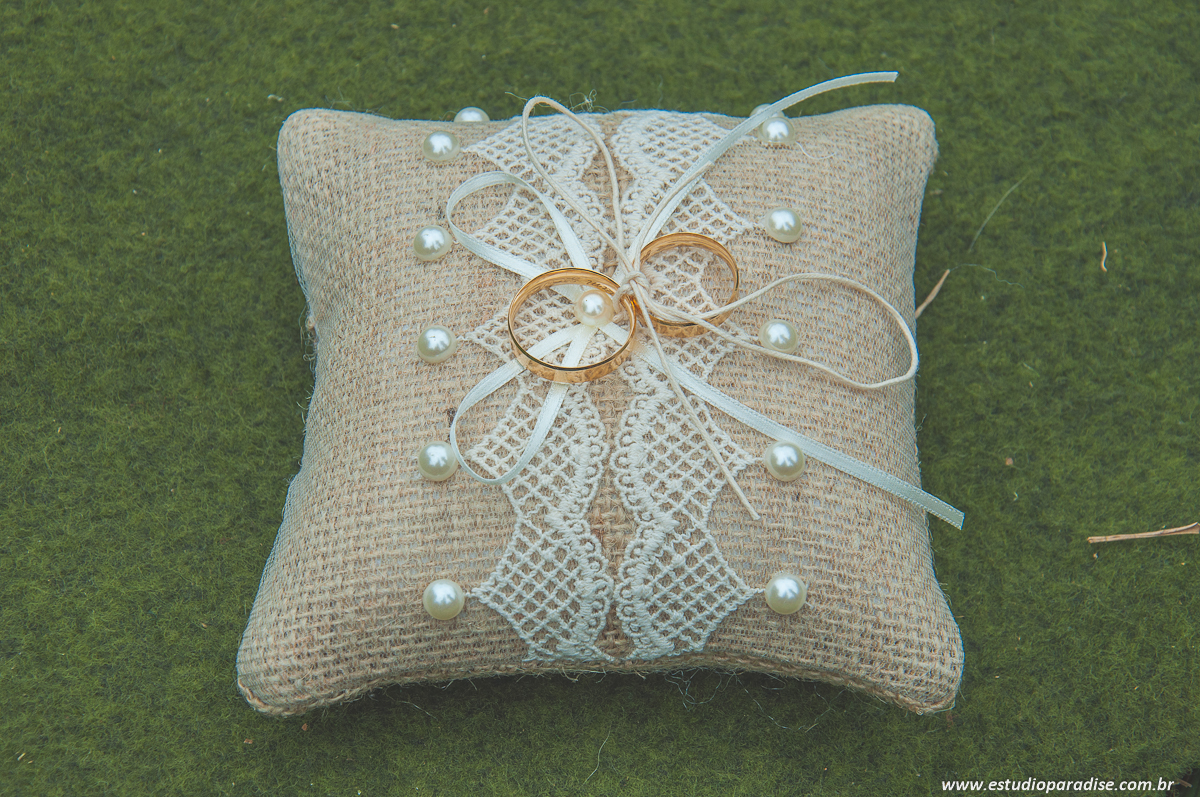 Linda ideia para levar as alianças