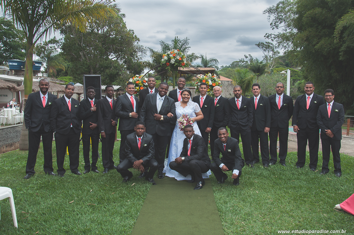 Fotos dos padrinhos e madrinhas no Casamento ao ar livre de dia em Juiz de Fora, Minas Gerais