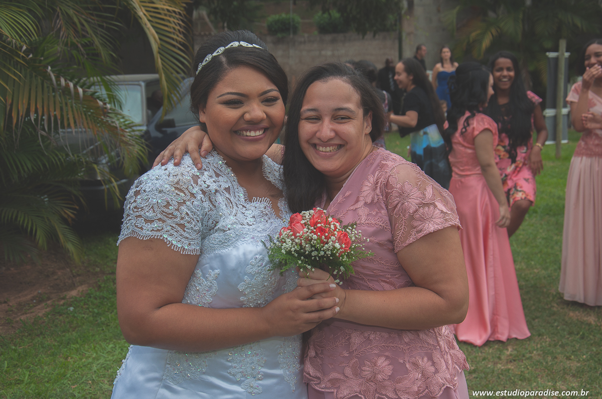 Jogar o Bouquet em Casamento ao ar livre de dia em Juiz de Fora, Minas Gerais