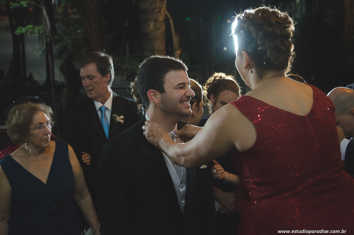 Chegada dos convidados em casamento na Igreja São Sebastião em Juiz de Fora