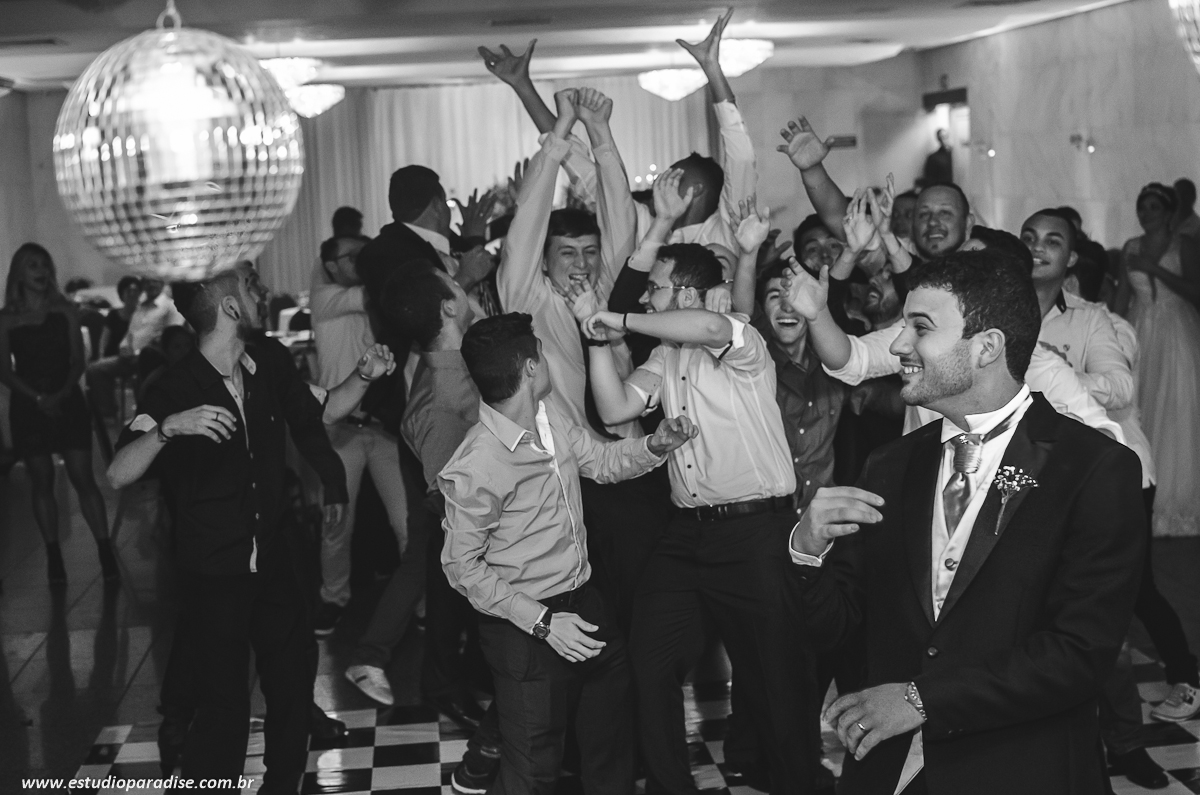 Ensinando como pegar o bouquet