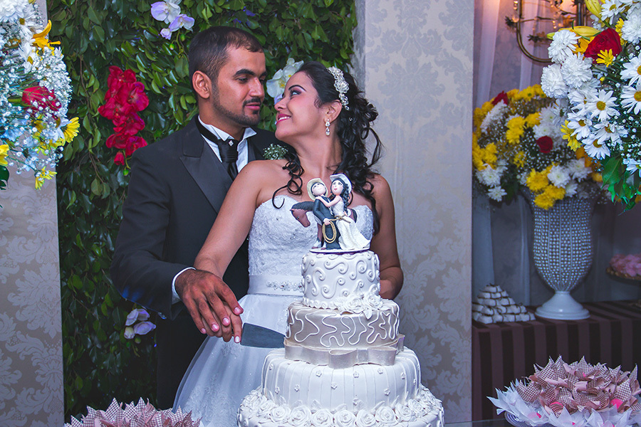 noivos corte do bolo casamento dominik fotografia cachoeira da serra pará