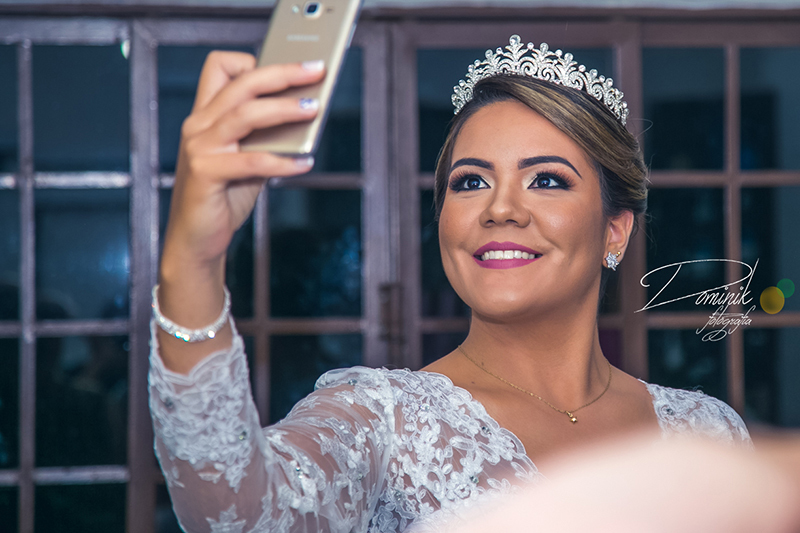 noiva pronta no salão making of tirando self samsung dominik fotografia casamento colider