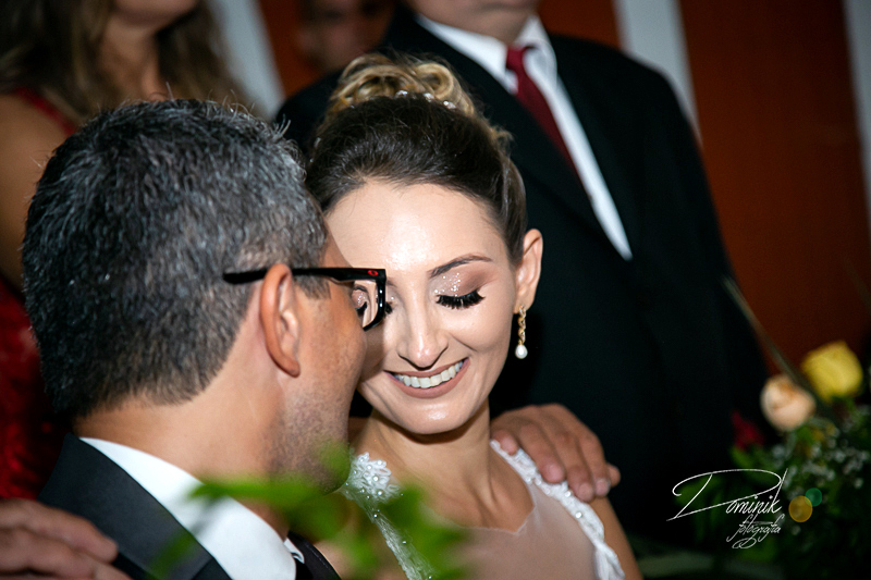 noiva sorrindo para noivo maquiagem capela casamento celebração terra nova itauba matupá sinop sorriso guaranta  mato grosso fotografia criativa dominik lago de matupa