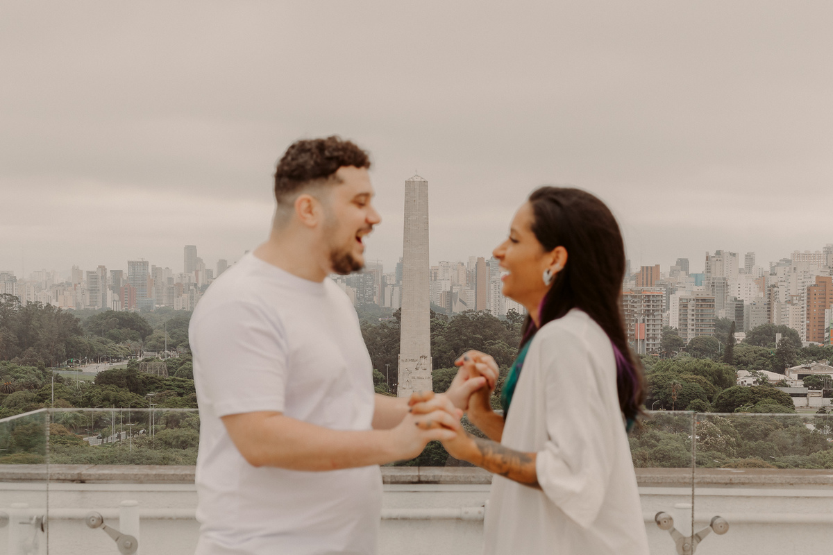 ensaio de casal urbano no MAC USP