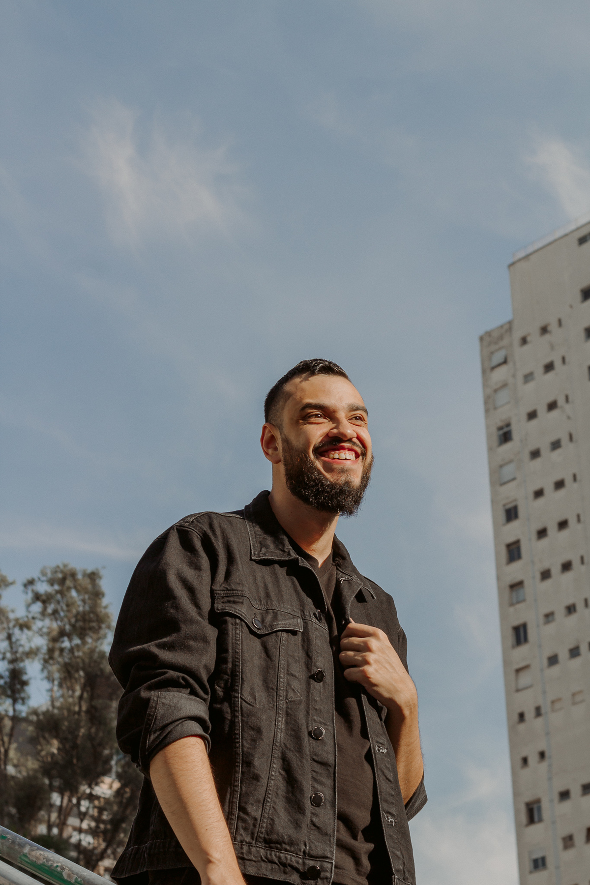 Ensaio masculino externo urbano