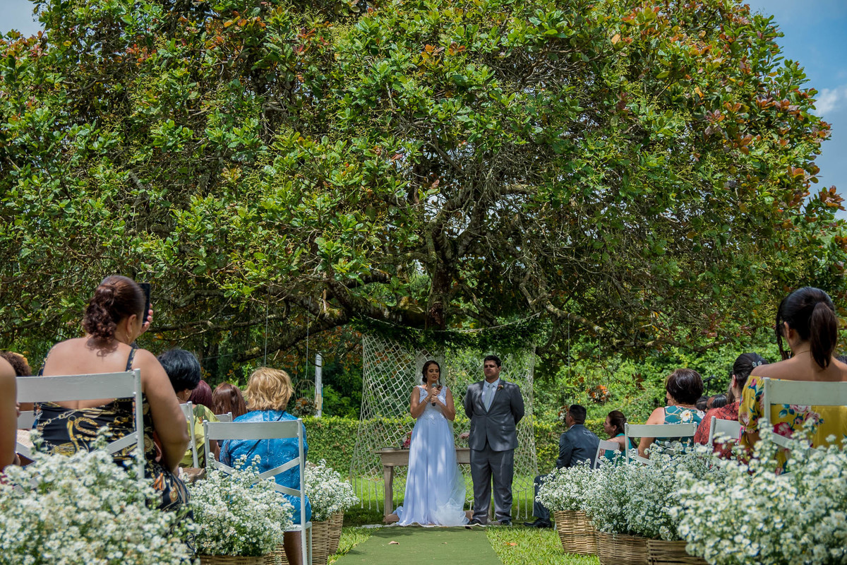Casamento Barbara e Lucas no espaço Capim Santo em Aldeia, Camaragibe-Pernambuco fotografado pela fotógrafa autoral de casamentos Rafaelly Lemos. Ano 2019.