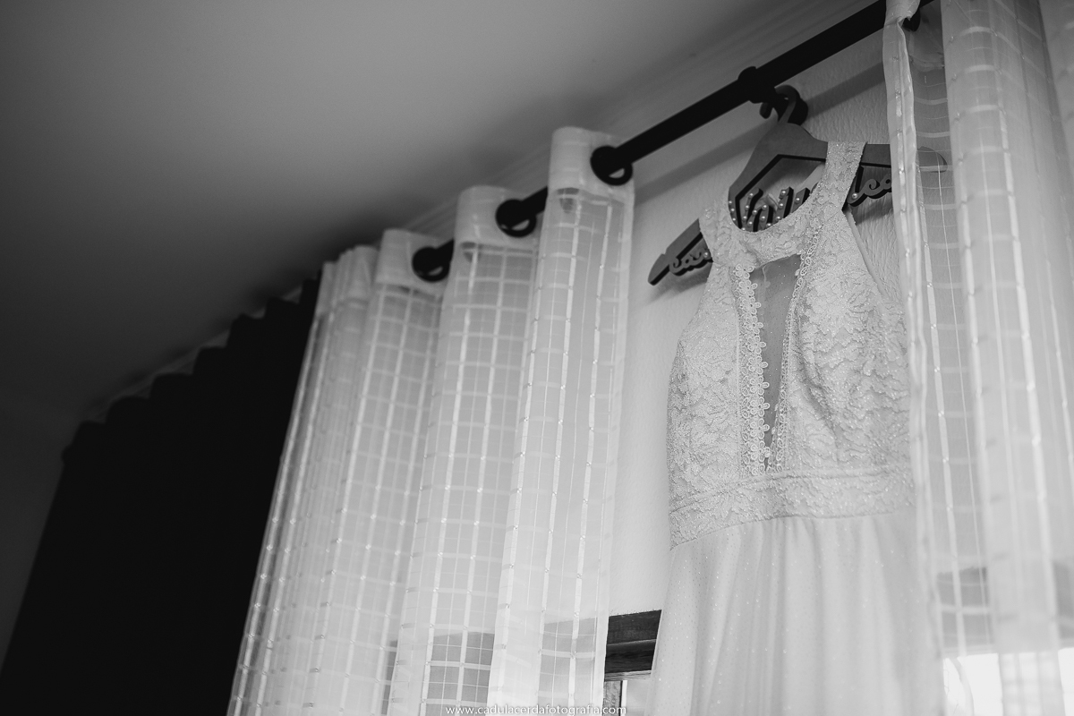 vestido da noiva pendurado