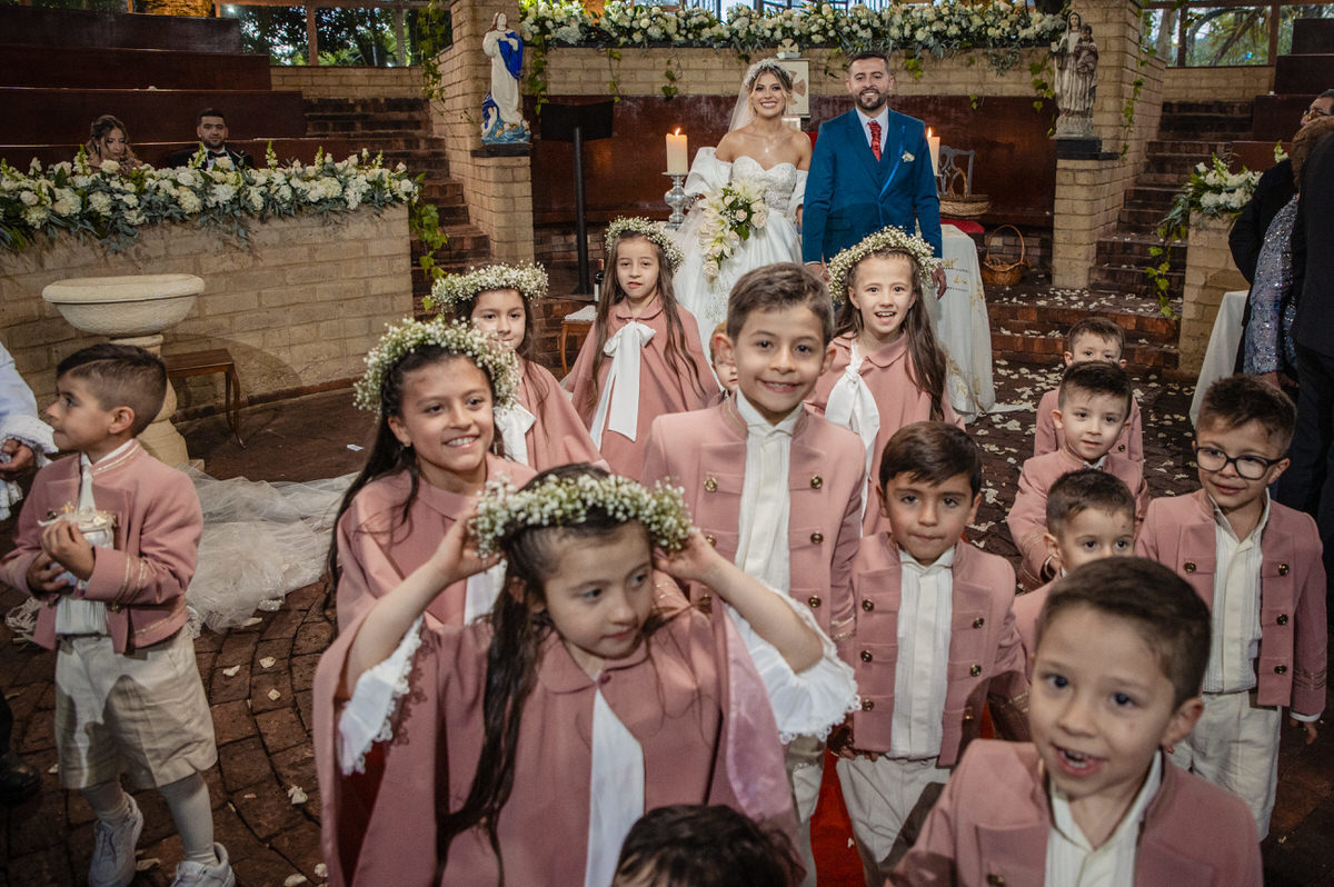 Destination wedding photography Medellín