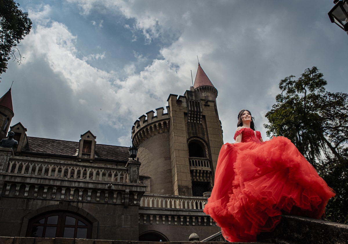 Fotografía de quinceañeras Medellín Museo El Castillo