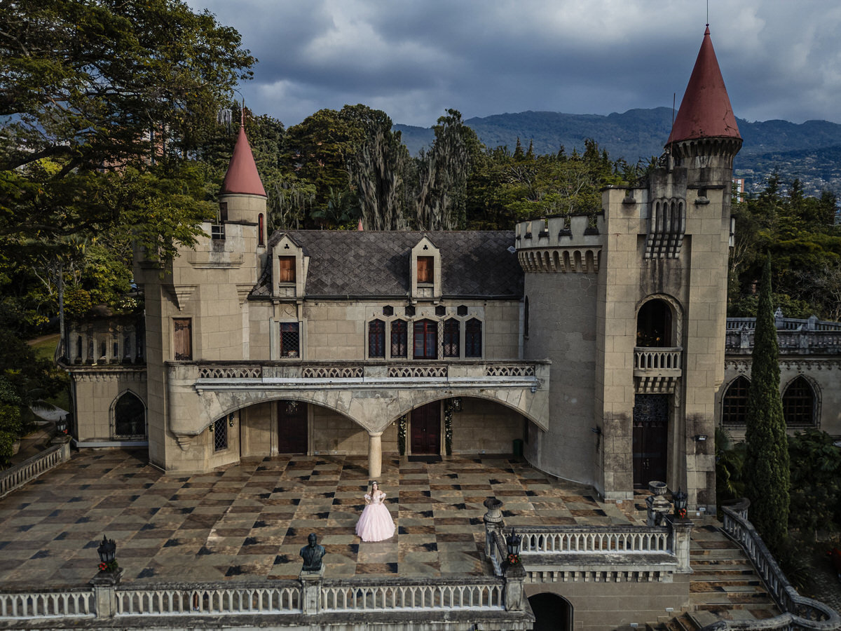 Fifteen El Castillo Medellin