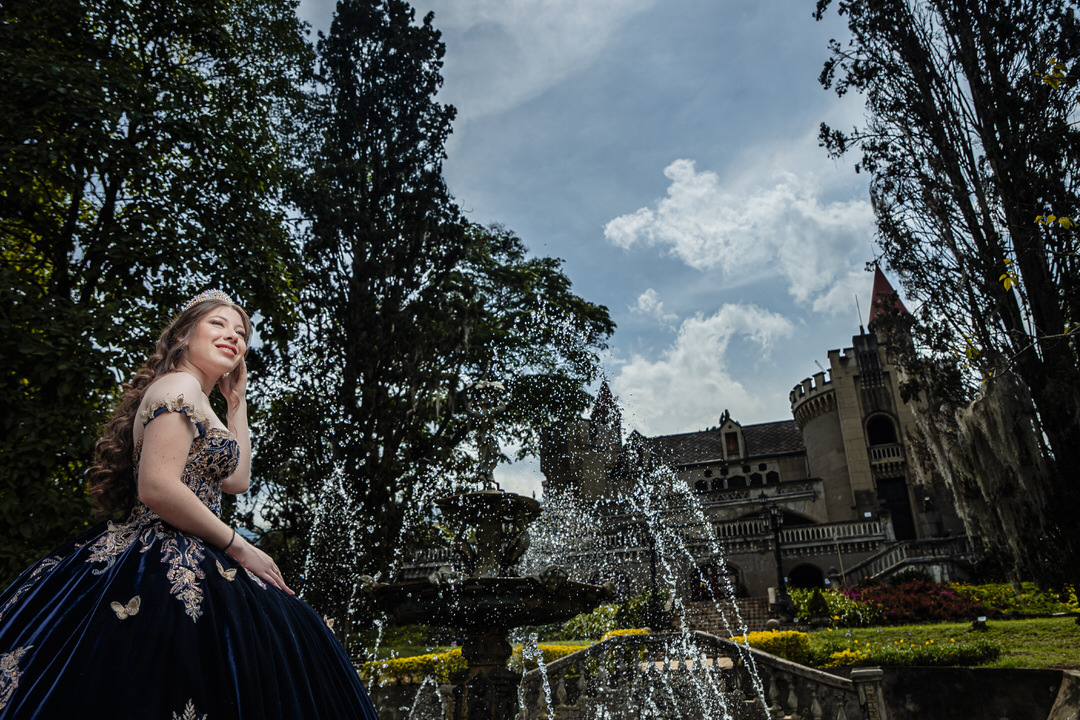 Sesión de quince años en el Museo El Castillo de Medellín.