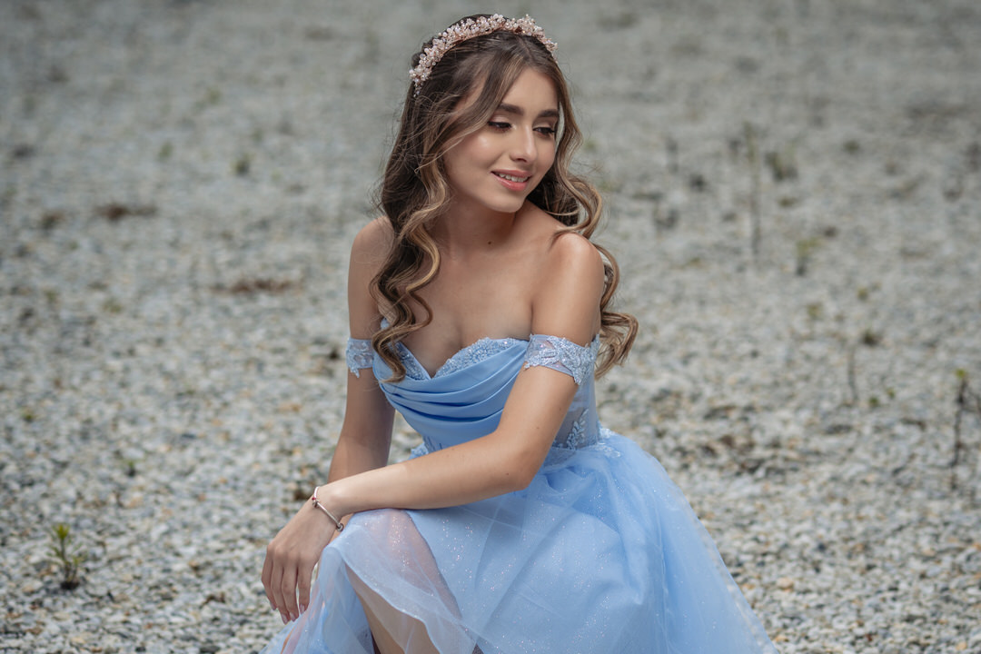 Fotografía profesional de una quinceañera en Medellín.