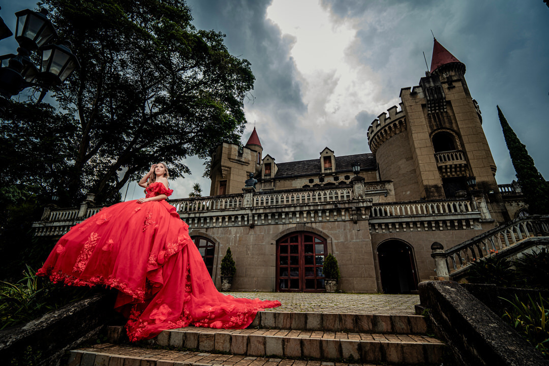 Sesión fotográfica con arquitectura clásica en el Museo El Castillo.