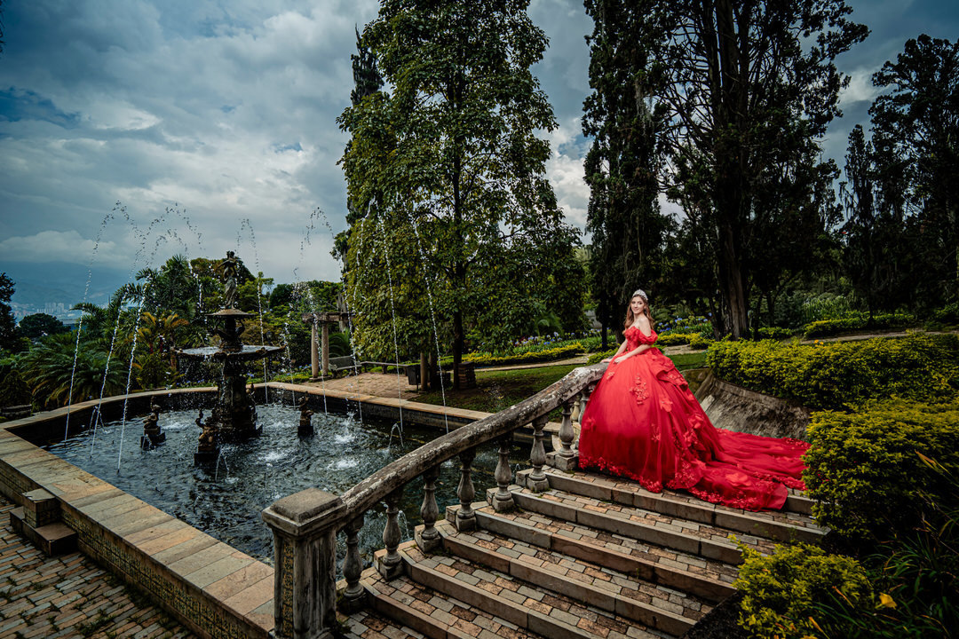 Fotografía de quince años en uno de los lugares más emblemáticos de Medellín.