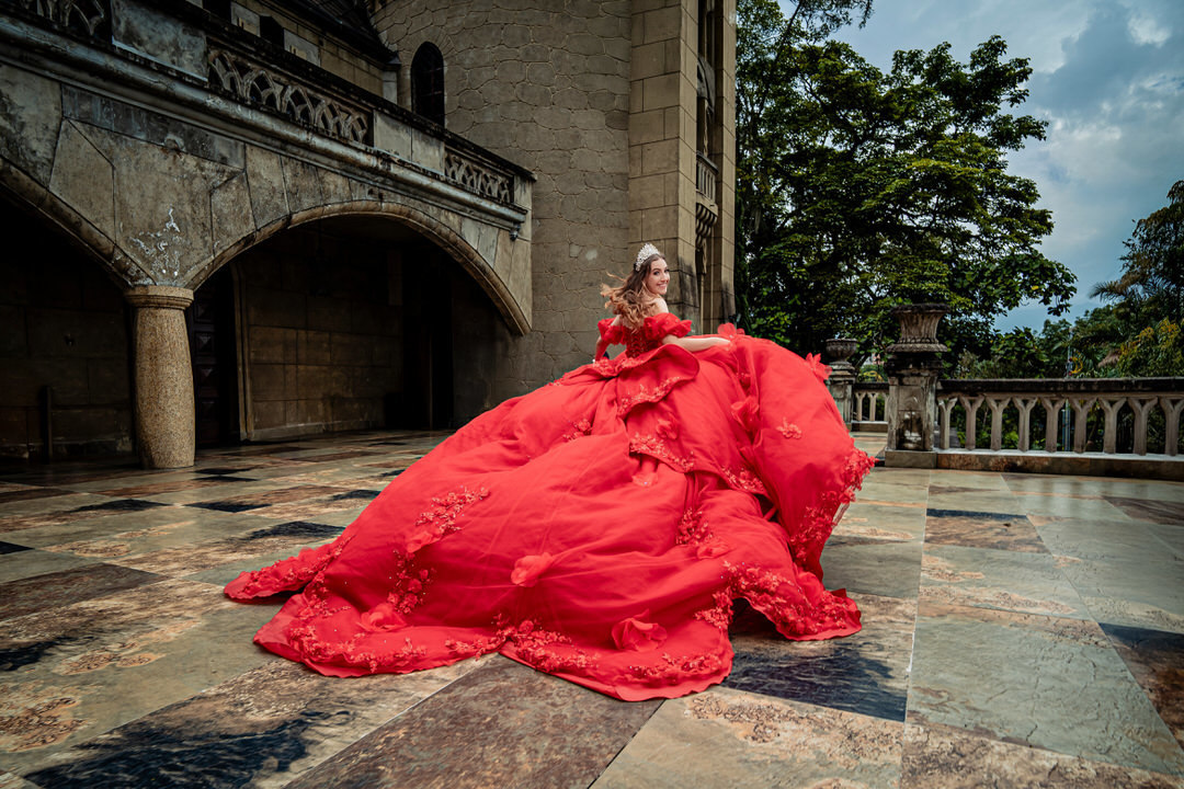 Quinceañera photo session at Museo El Castillo in Medellín.