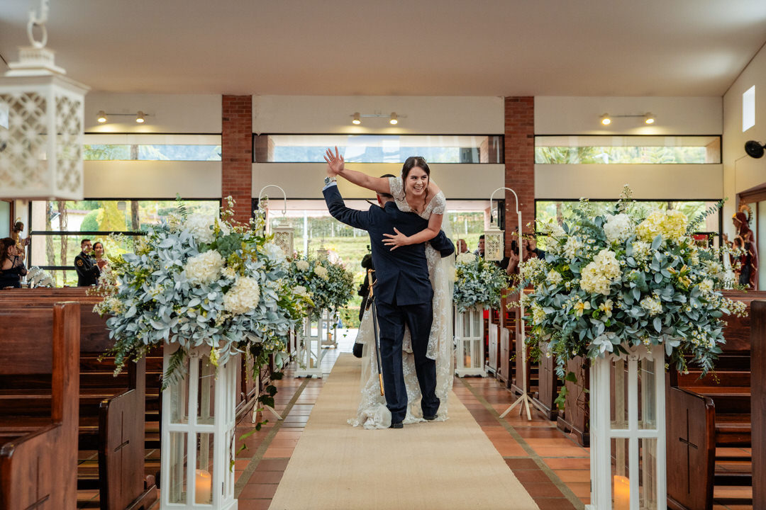 Sesión de pareja el día de la boda.