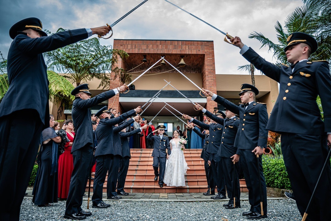Sesión de pareja el día de la boda.