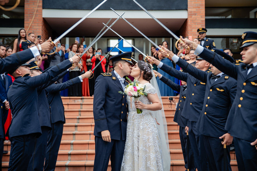 Sesión de pareja el día de la boda.