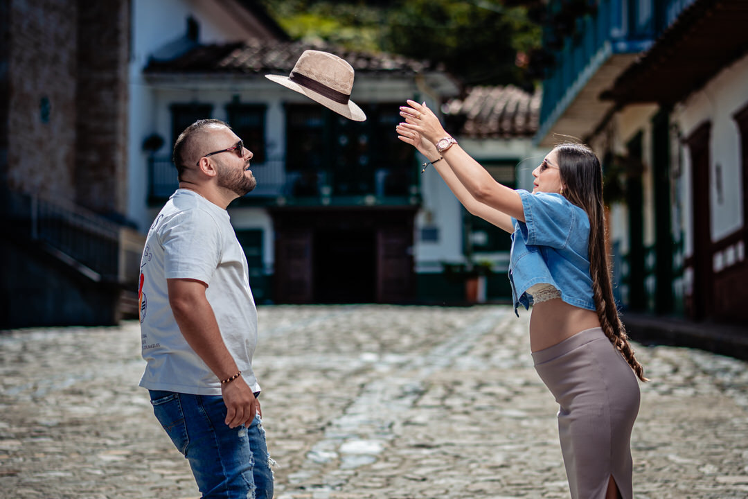 Fotografías de compromiso llenas de amor y espontaneidad.