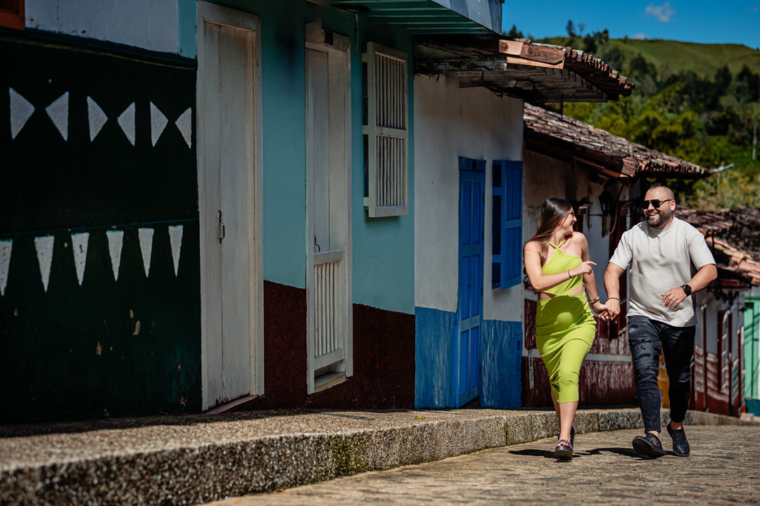 Retrato de los futuros esposos en una sesión previa a la boda.
