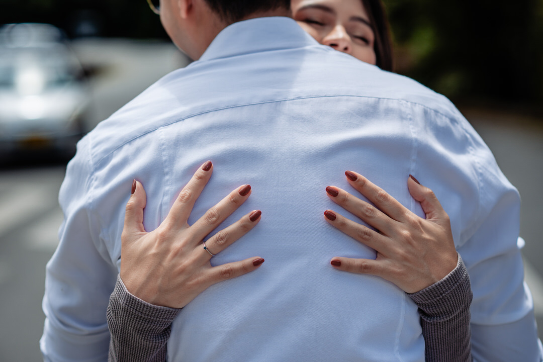 Fotografías de compromiso llenas de amor y espontaneidad.