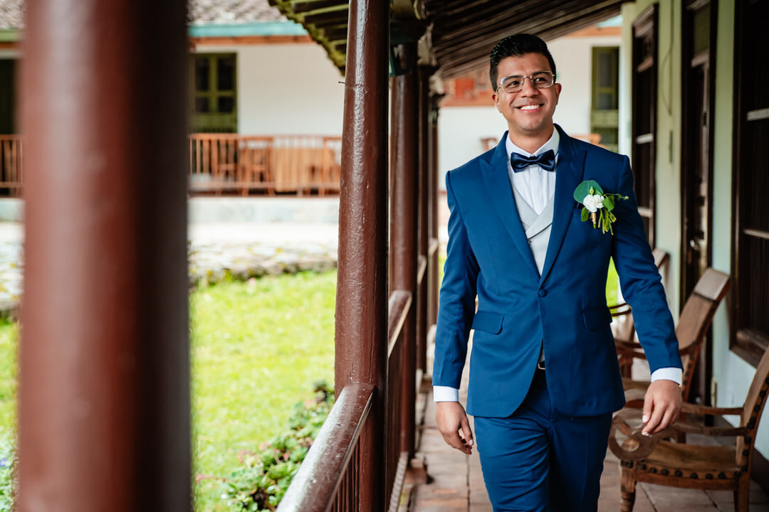 Intercambio de argollas durante la celebración del matrimonio.