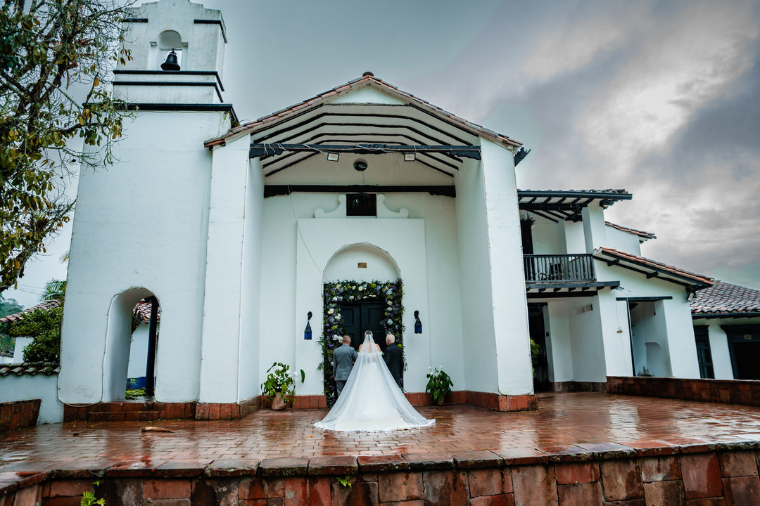 Fotografía documental de una boda llena de emociones.