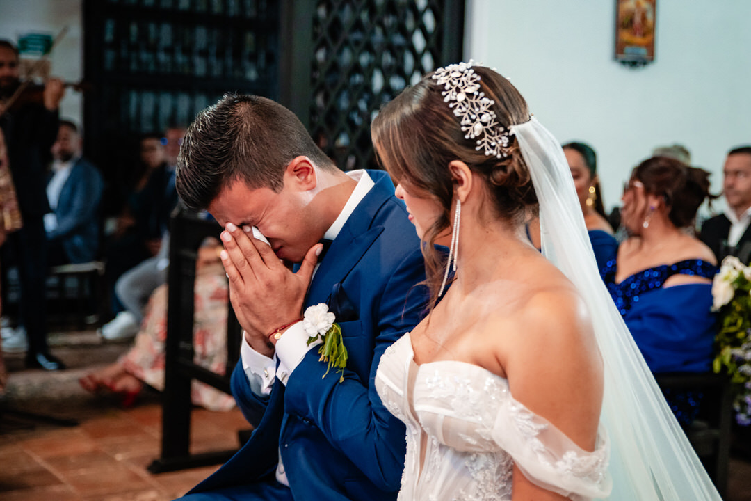 Sesión de pareja el día de la boda.