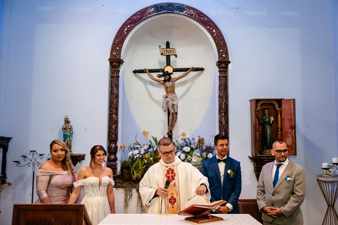 Momentos inolvidables de una boda católica.
