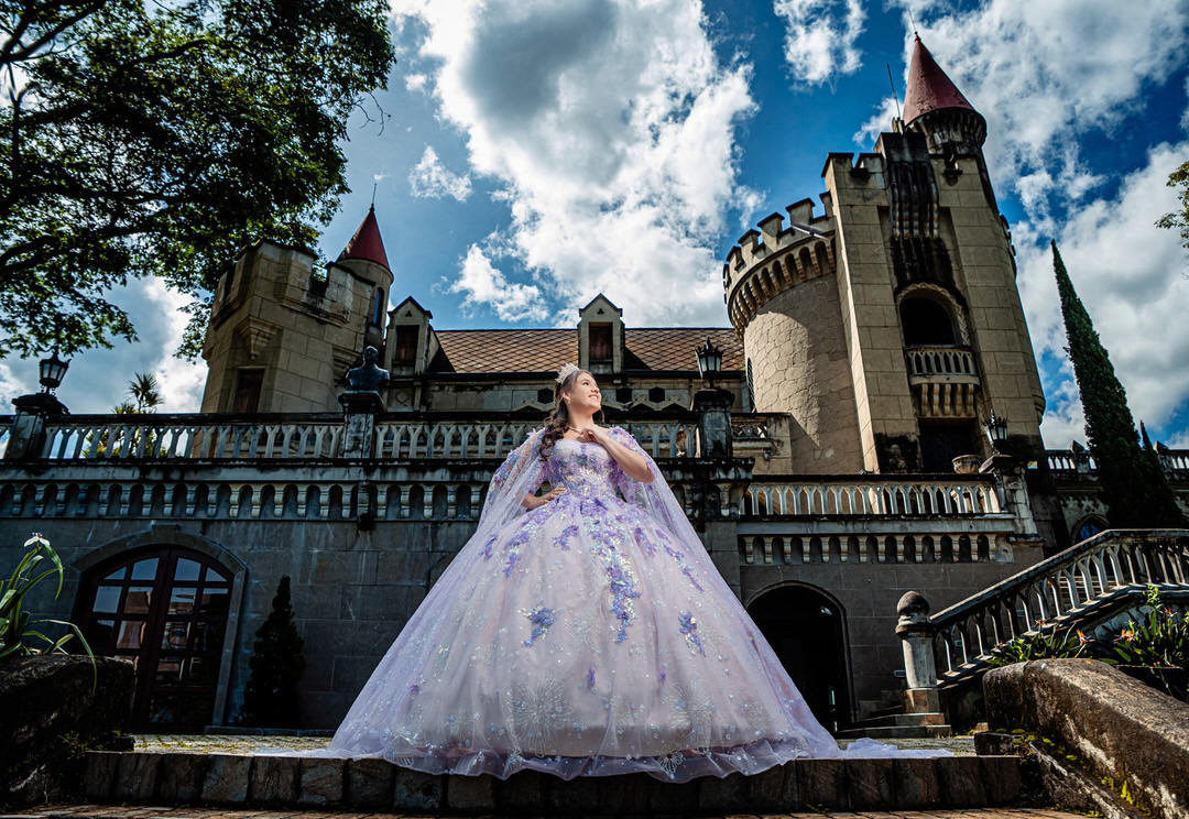Fotografía elegante de quince años en el Museo El Castillo.