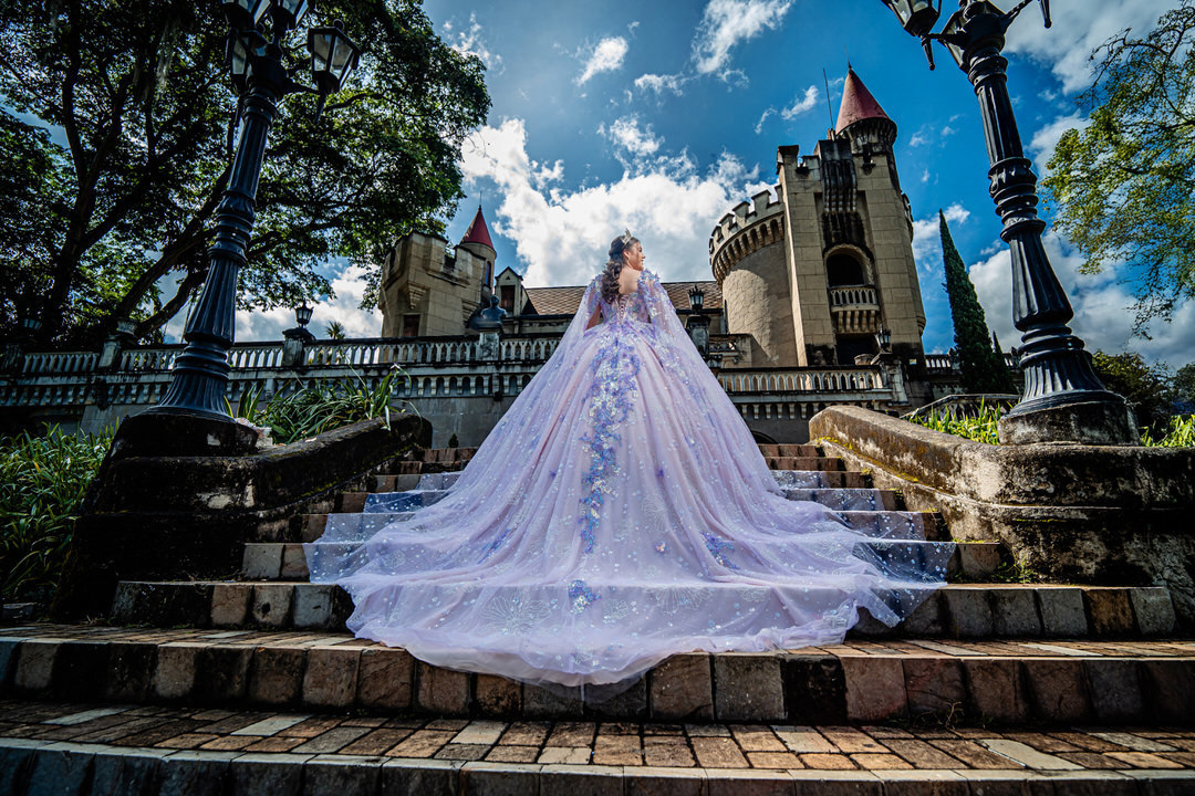 Sesión fotográfica con arquitectura clásica en el Museo El Castillo.