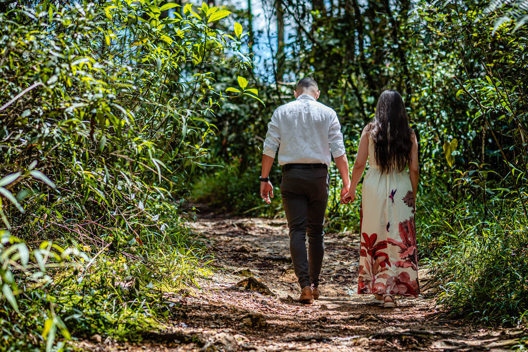 Fotografías de compromiso llenas de amor y espontaneidad.