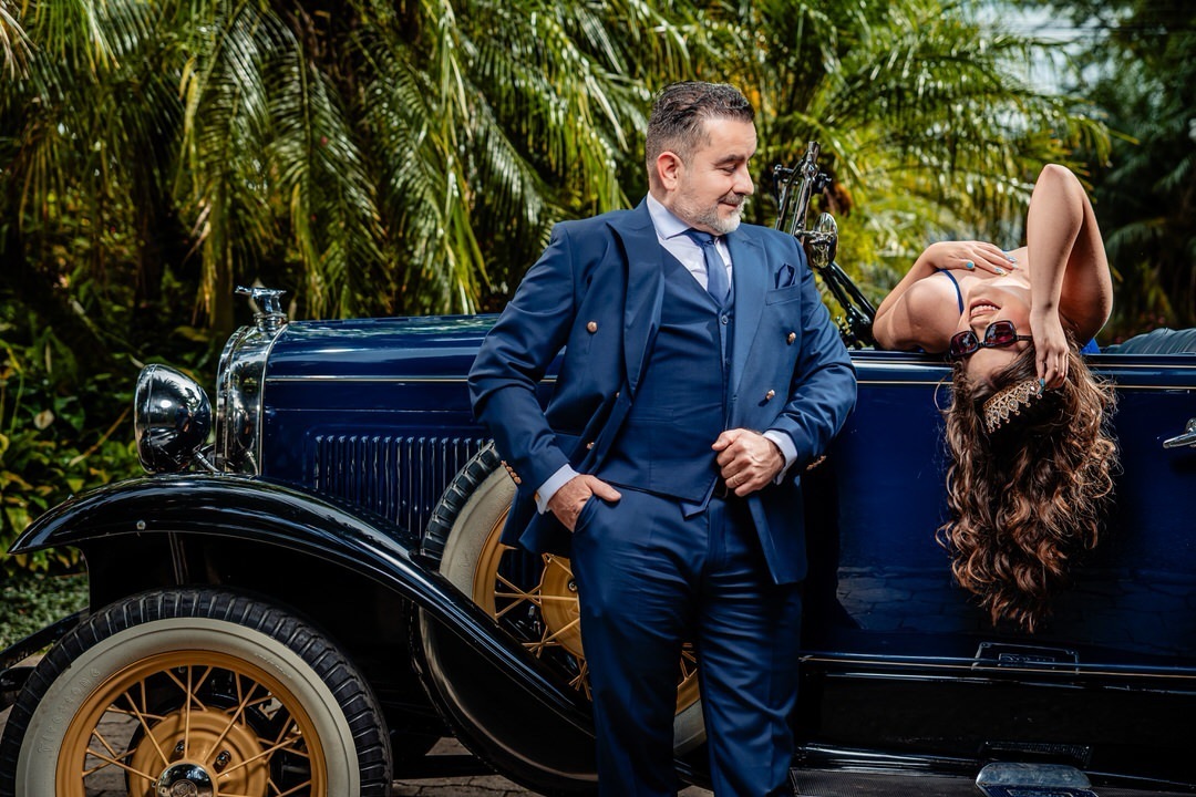 Retrato de quinceañera con vestido de gala.
