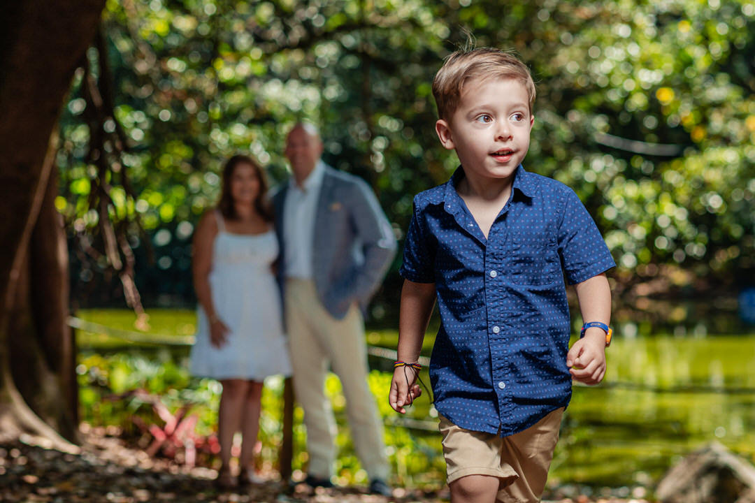 Retrato de padres e hijos disfrutando juntos.