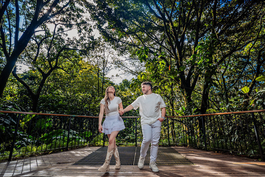 Fotografías de compromiso llenas de amor y espontaneidad.