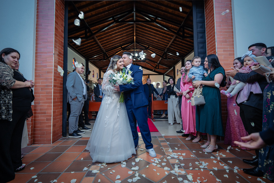 Fotografía documental de una boda llena de emociones.