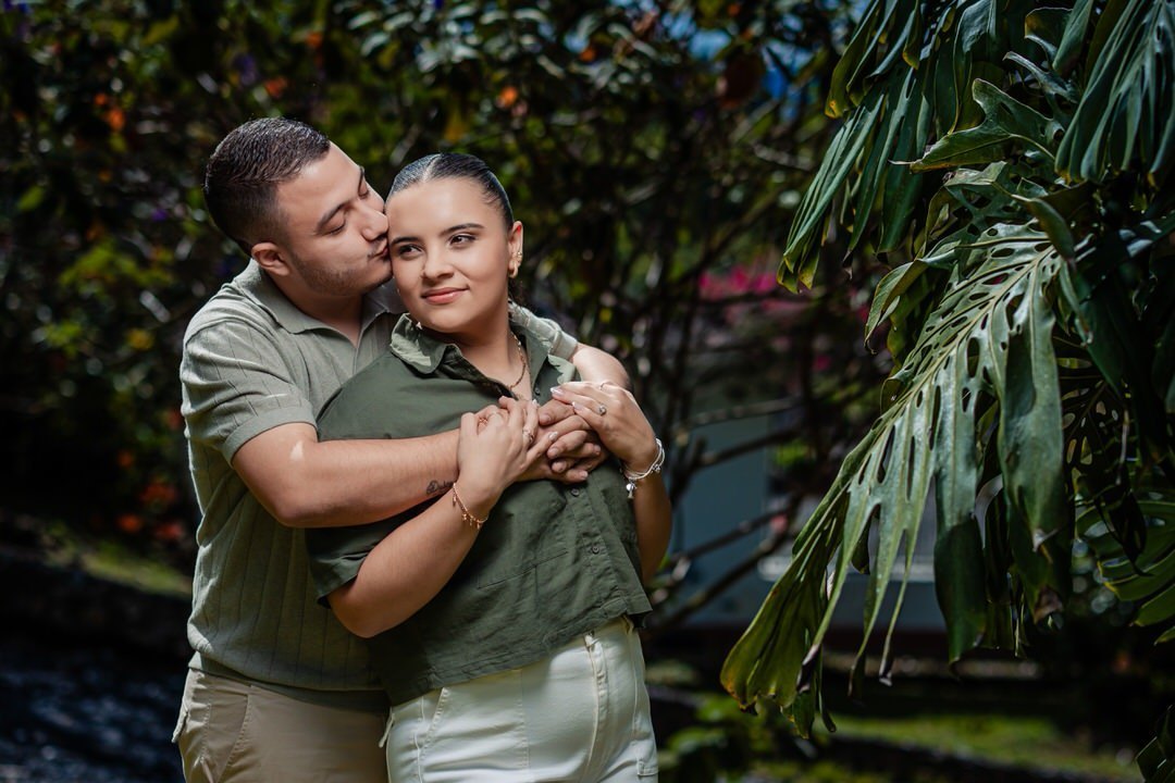 Retrato de los futuros esposos en una sesión previa a la boda.