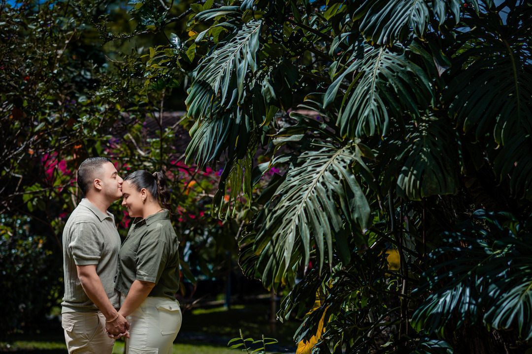 Sesión preboda en un entorno natural.