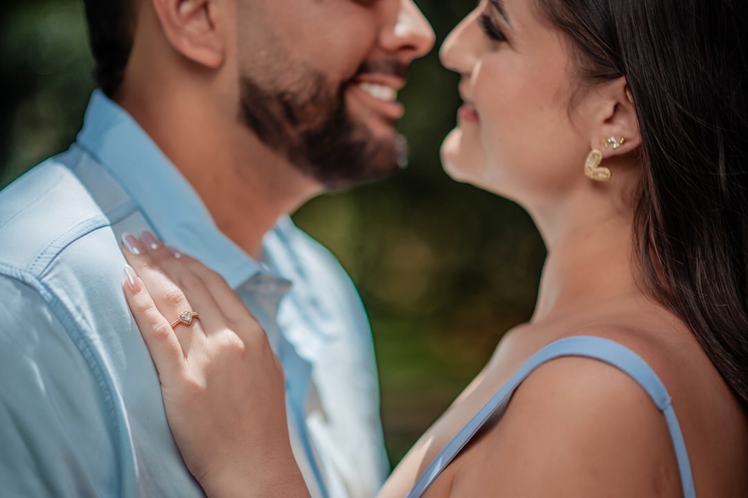 Sesión preboda en Medellín con un estilo natural y atemporal.